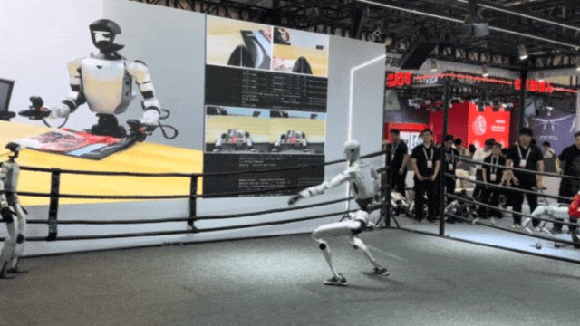 人工智能大会2026现场 机器人扎堆干活